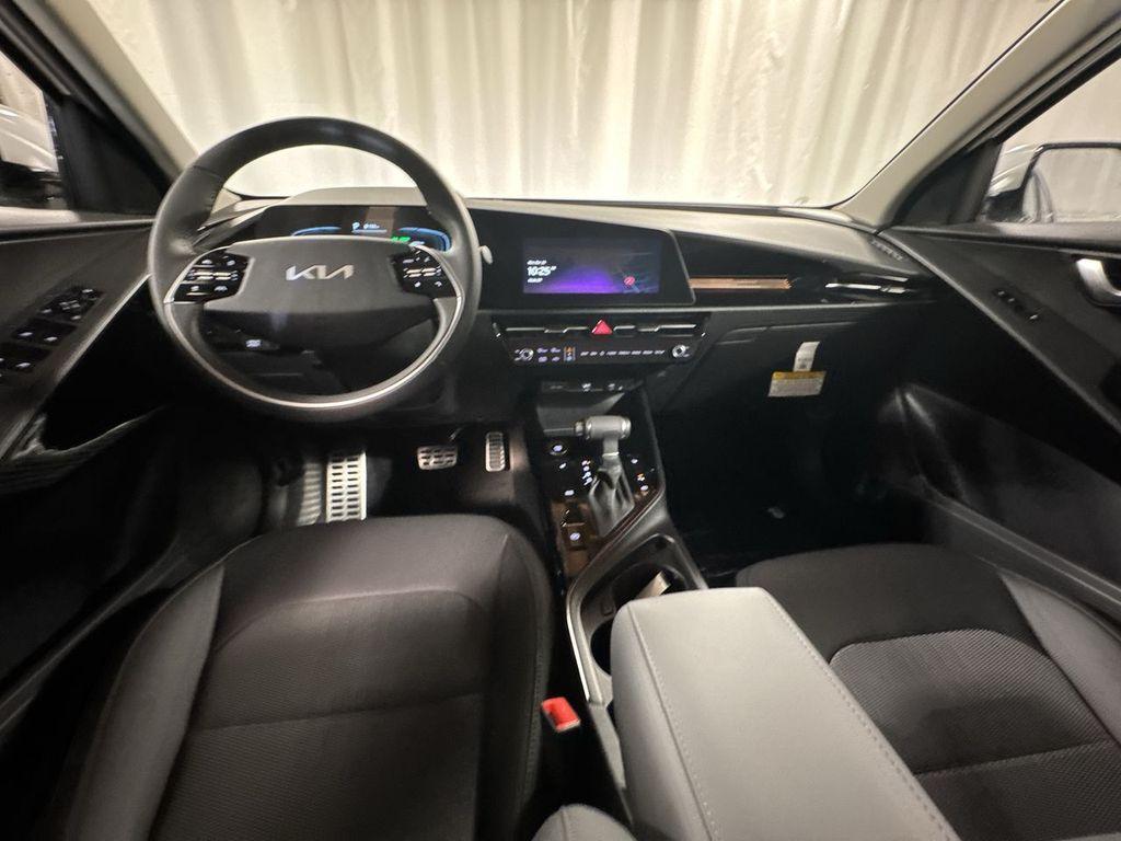new 2025 Kia Niro car, priced at $33,135