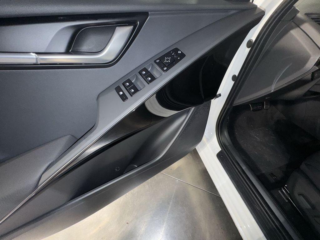new 2025 Kia Niro car, priced at $33,135
