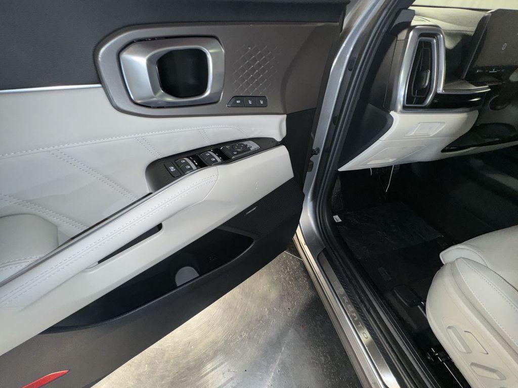 new 2025 Kia Sorento Hybrid car, priced at $47,574