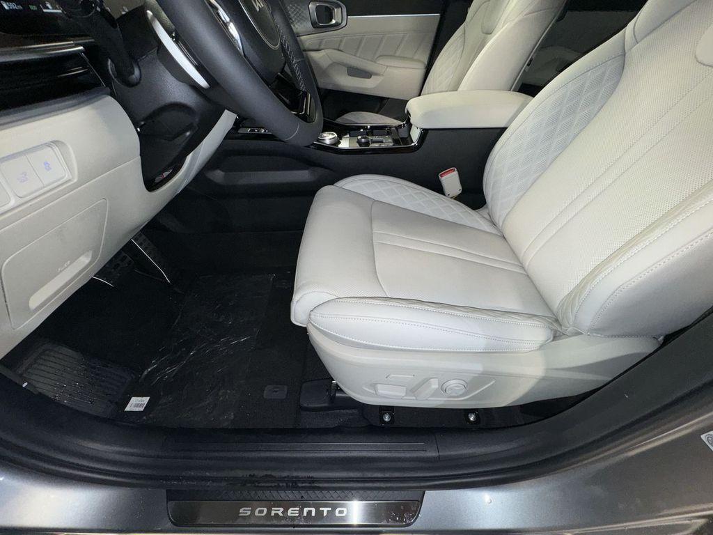 new 2025 Kia Sorento Hybrid car, priced at $47,574