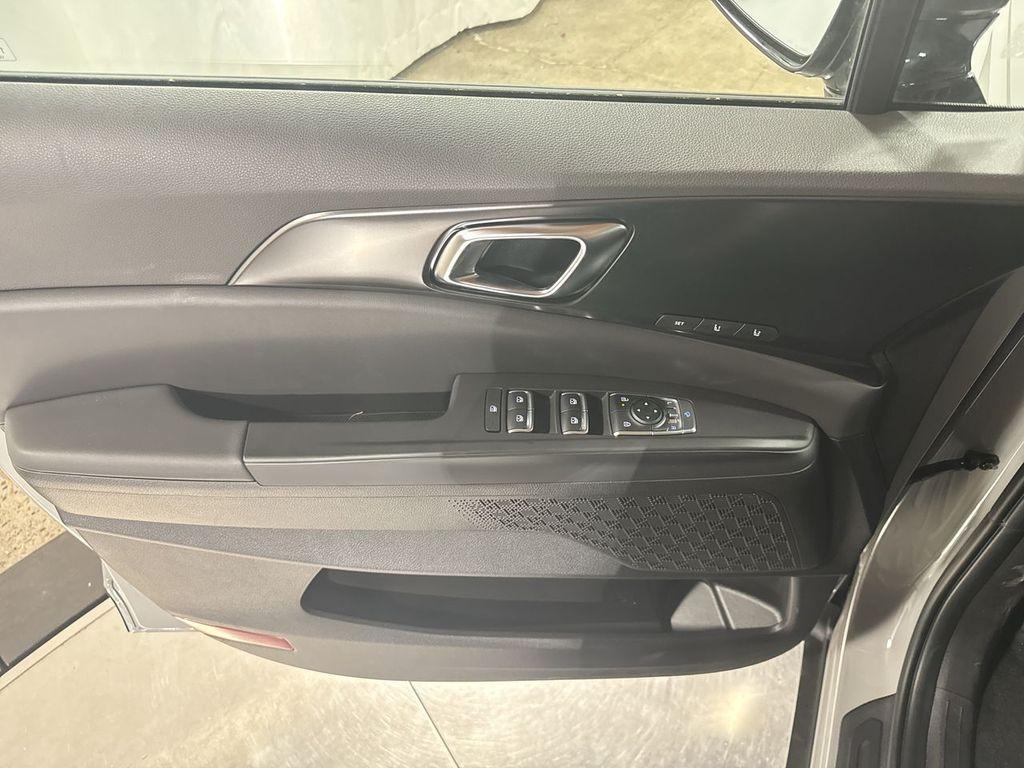 new 2026 Kia Carnival car, priced at $51,285
