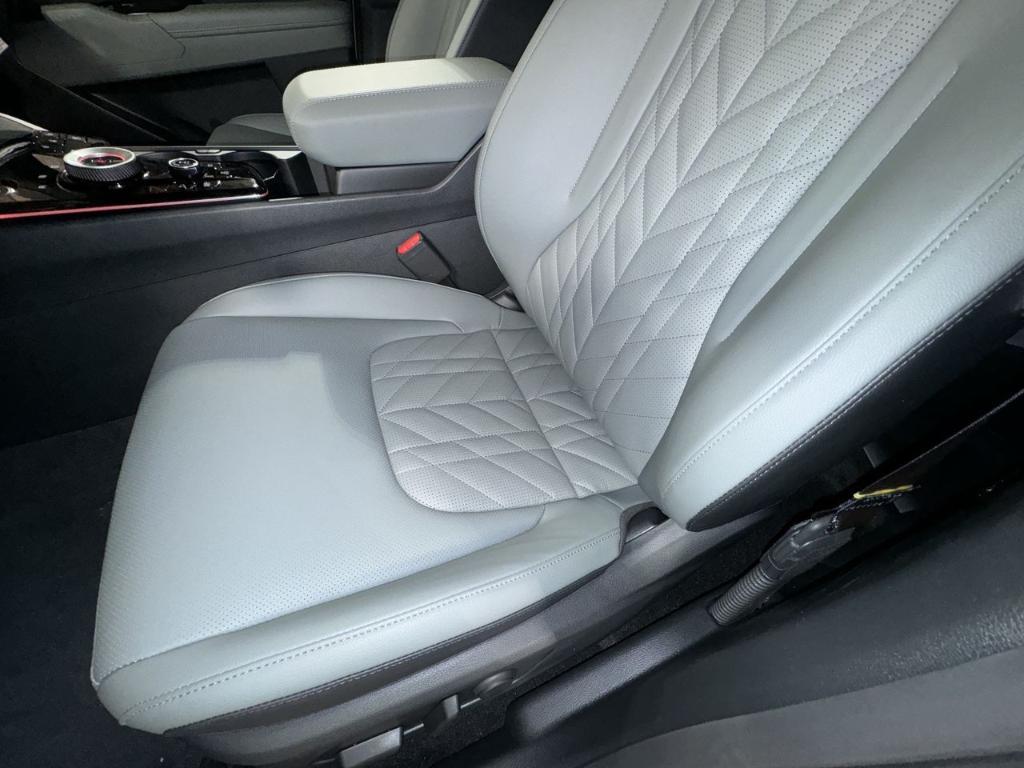 new 2025 Kia Sportage Plug-In Hybrid car, priced at $45,575