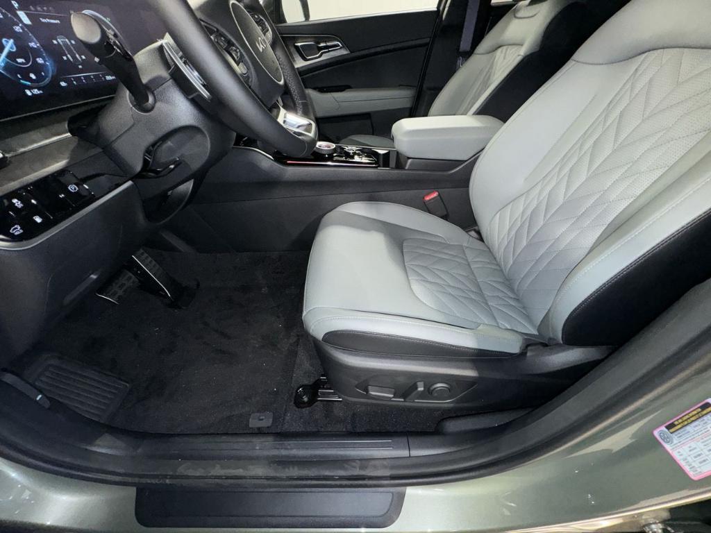 new 2025 Kia Sportage Plug-In Hybrid car, priced at $45,575
