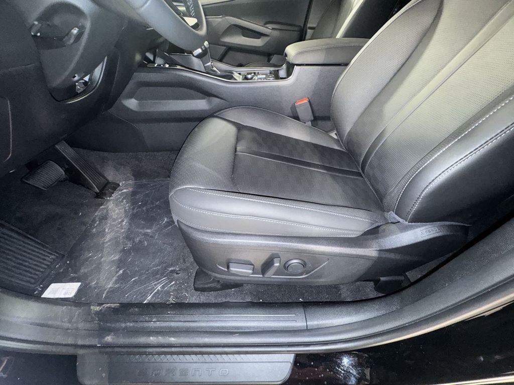 new 2025 Kia Sorento car, priced at $36,746