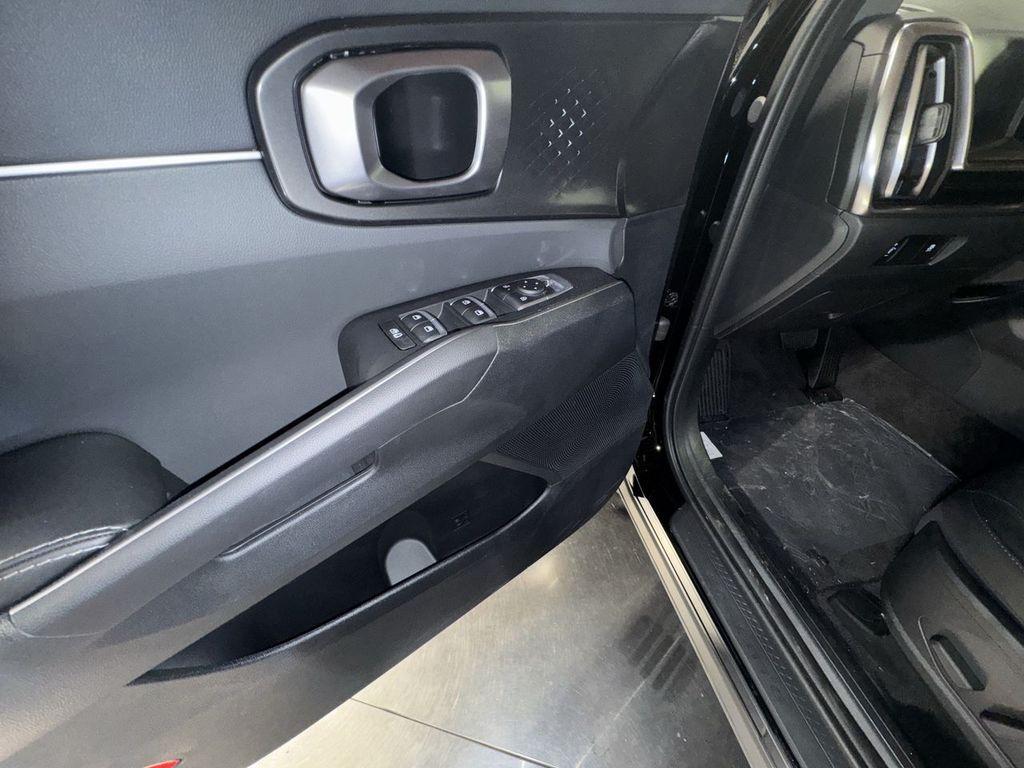 new 2025 Kia Sorento car, priced at $36,746
