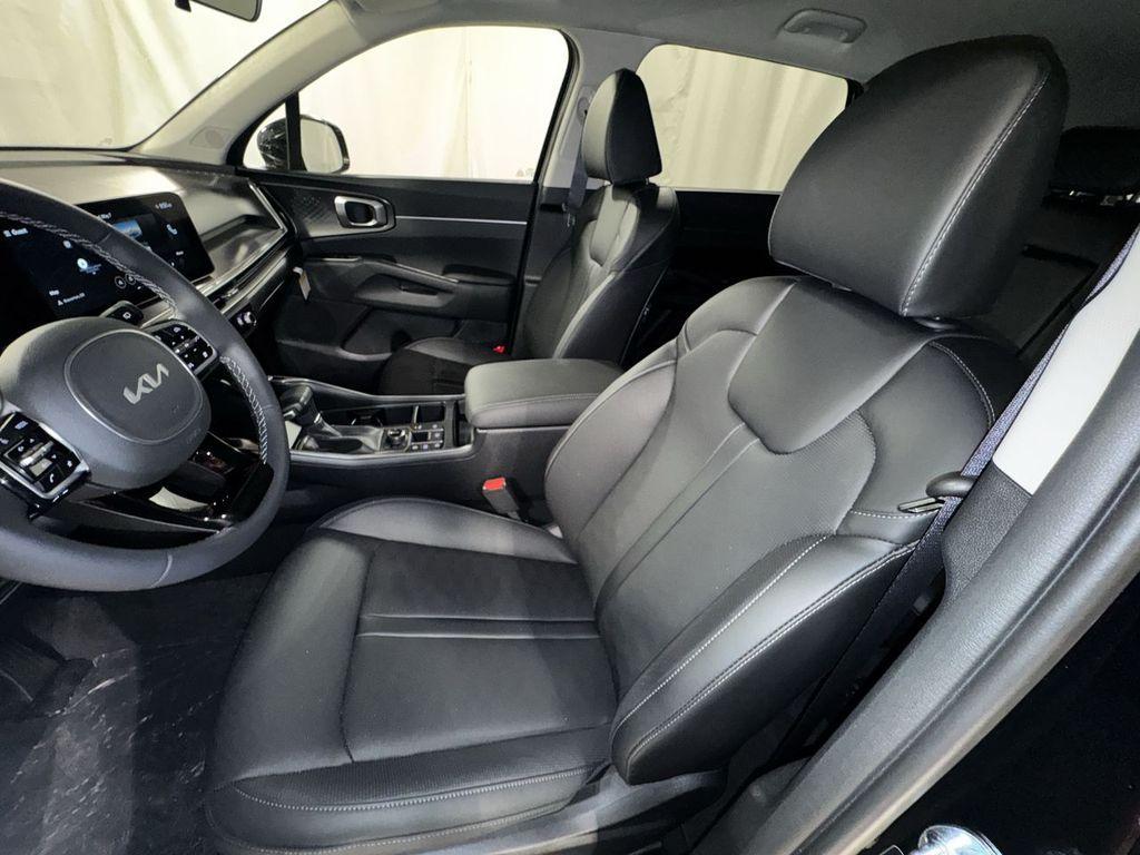 new 2025 Kia Sorento car, priced at $36,746