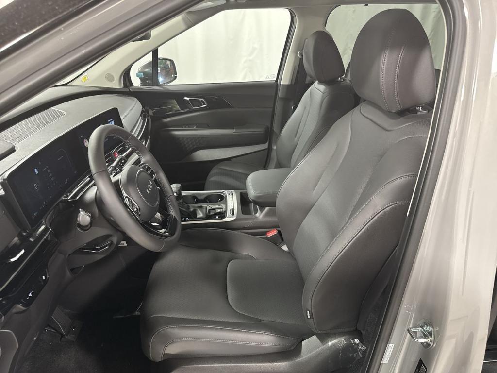 new 2026 Kia Carnival car, priced at $53,257