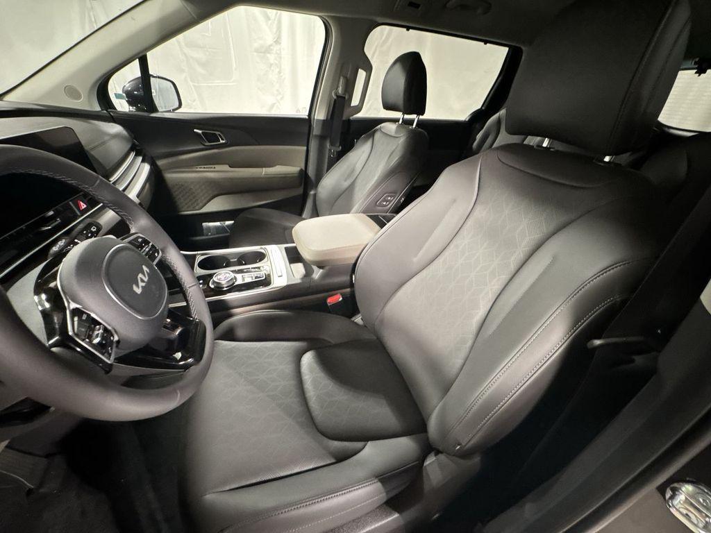new 2026 Kia Carnival Hybrid car, priced at $44,473