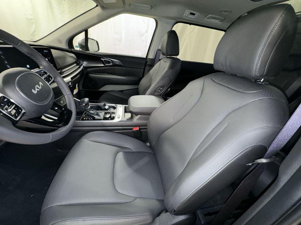 new 2025 Kia Carnival car, priced at $47,276