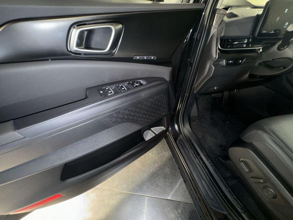 new 2025 Kia Carnival car, priced at $47,276