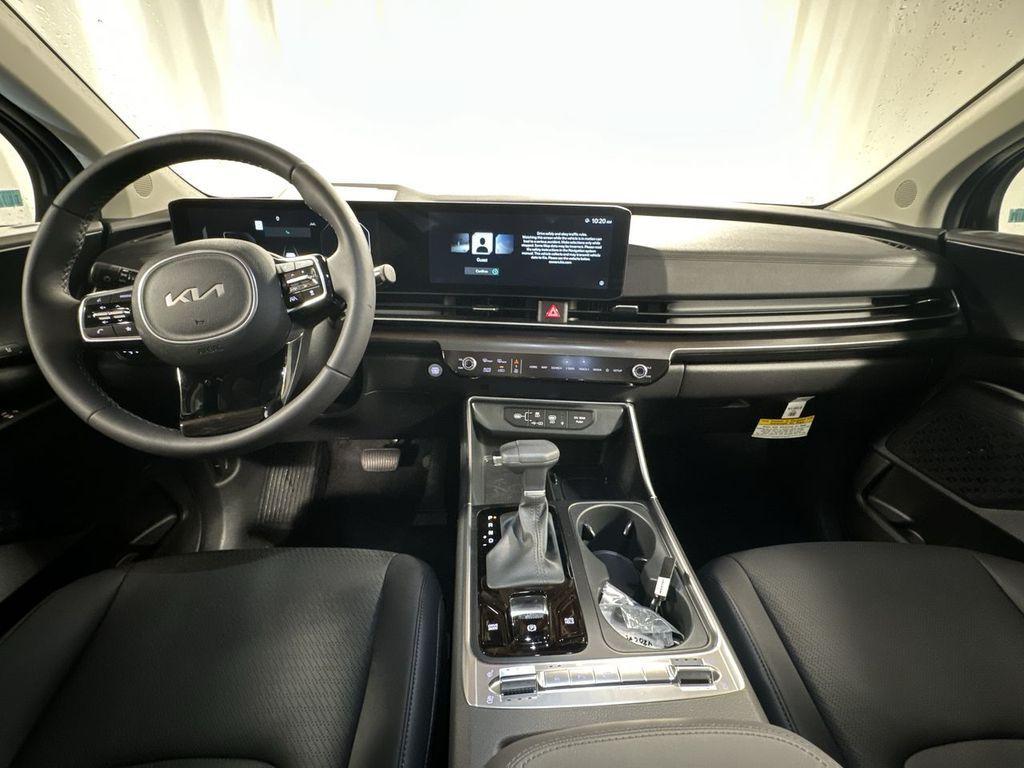 new 2025 Kia Carnival car, priced at $47,276