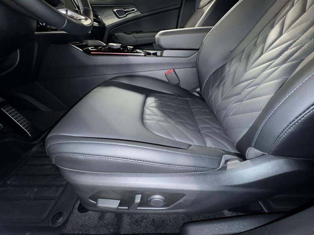 new 2025 Kia Sportage Plug-In Hybrid car, priced at $45,697
