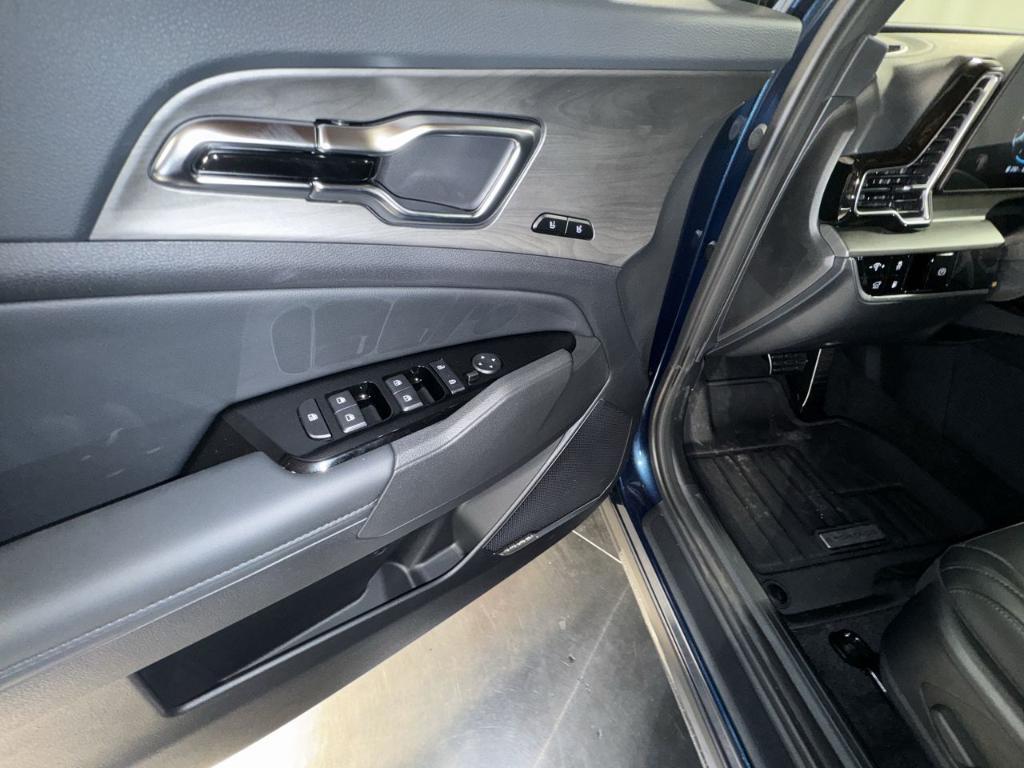 new 2025 Kia Sportage Plug-In Hybrid car, priced at $45,697