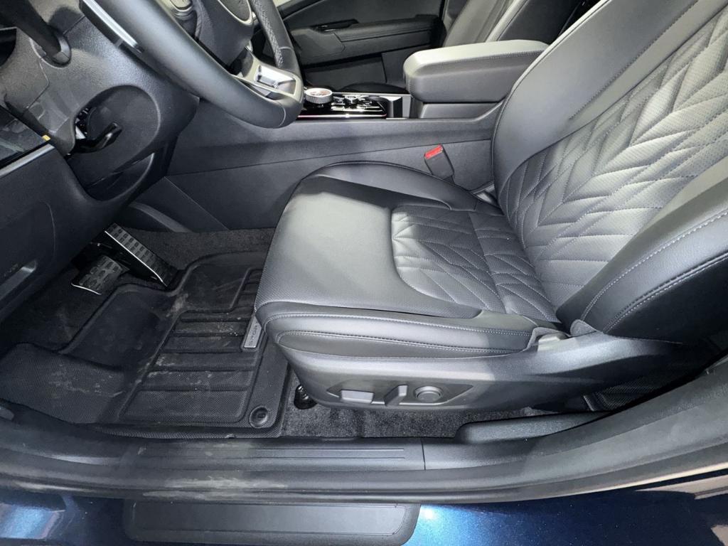 new 2025 Kia Sportage Plug-In Hybrid car, priced at $45,697