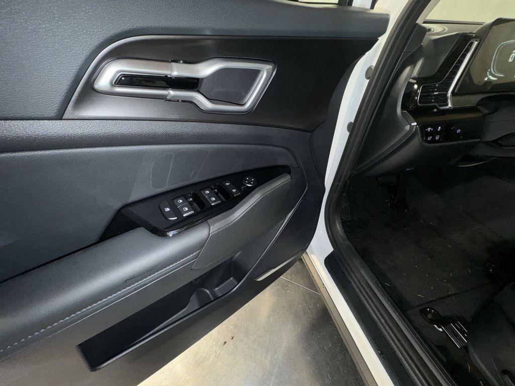 new 2025 Kia Sportage Hybrid car, priced at $34,090