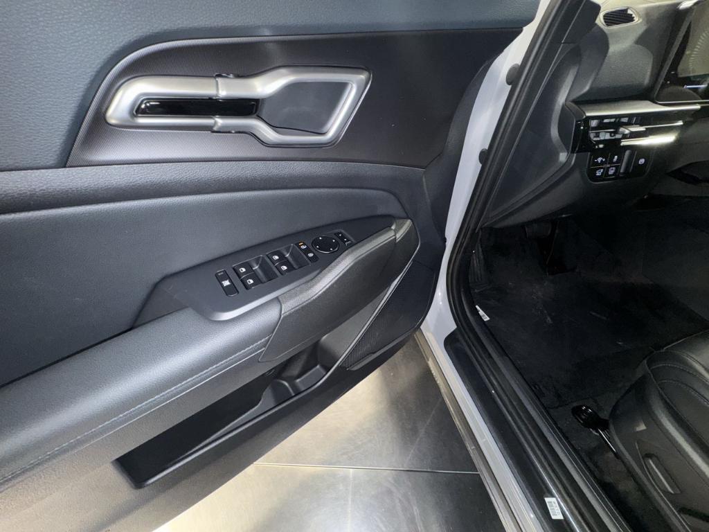 new 2026 Kia Sportage Hybrid car, priced at $35,589