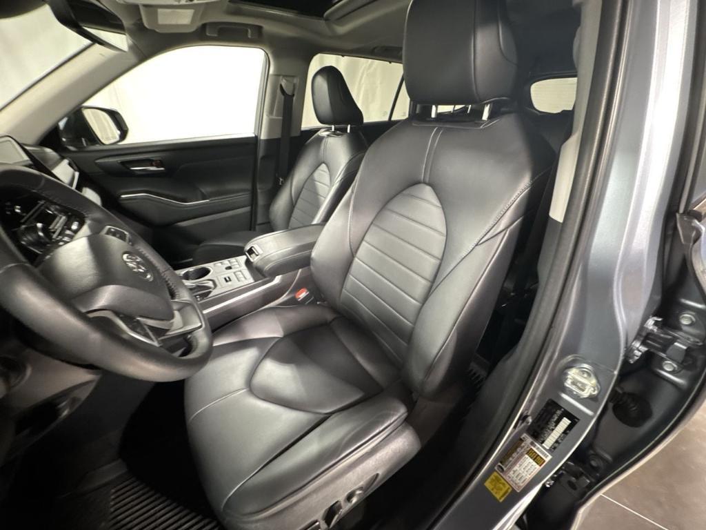 used 2023 Toyota Highlander car, priced at $38,998