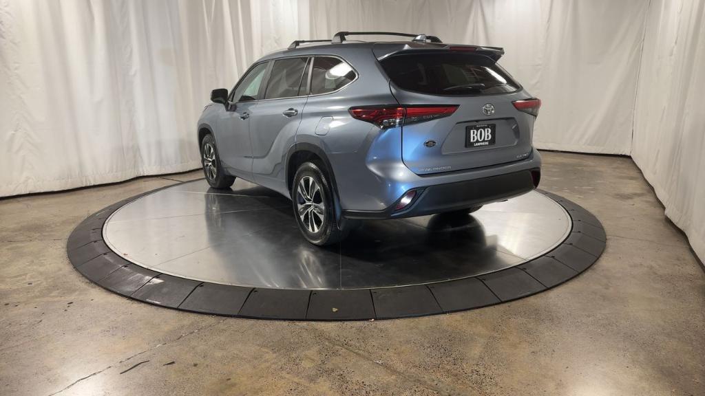 used 2023 Toyota Highlander car, priced at $38,998