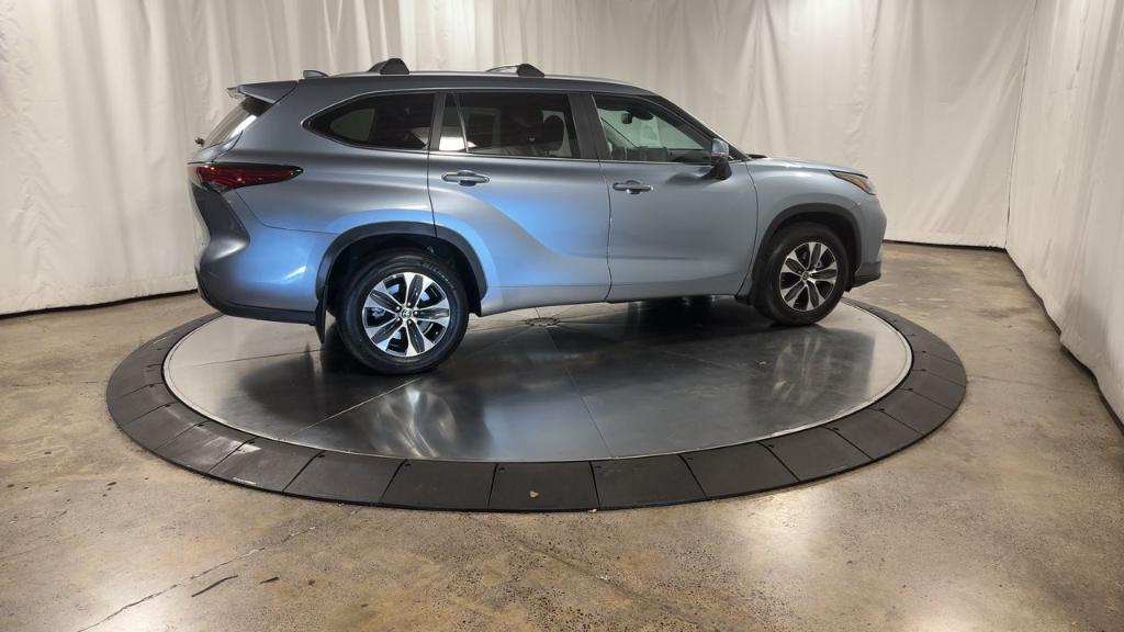 used 2023 Toyota Highlander car, priced at $38,998