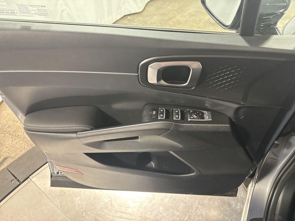 new 2025 Kia Sorento car, priced at $39,911