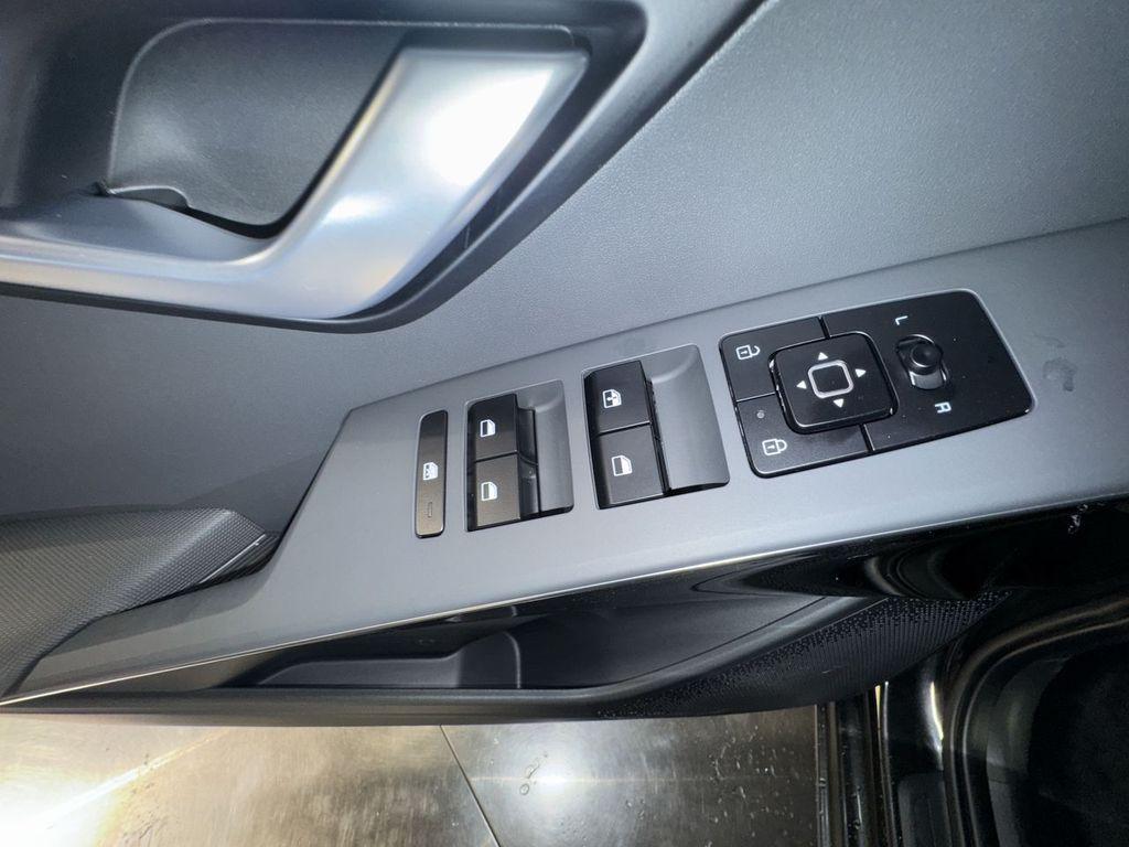 new 2025 Kia Niro car, priced at $29,695