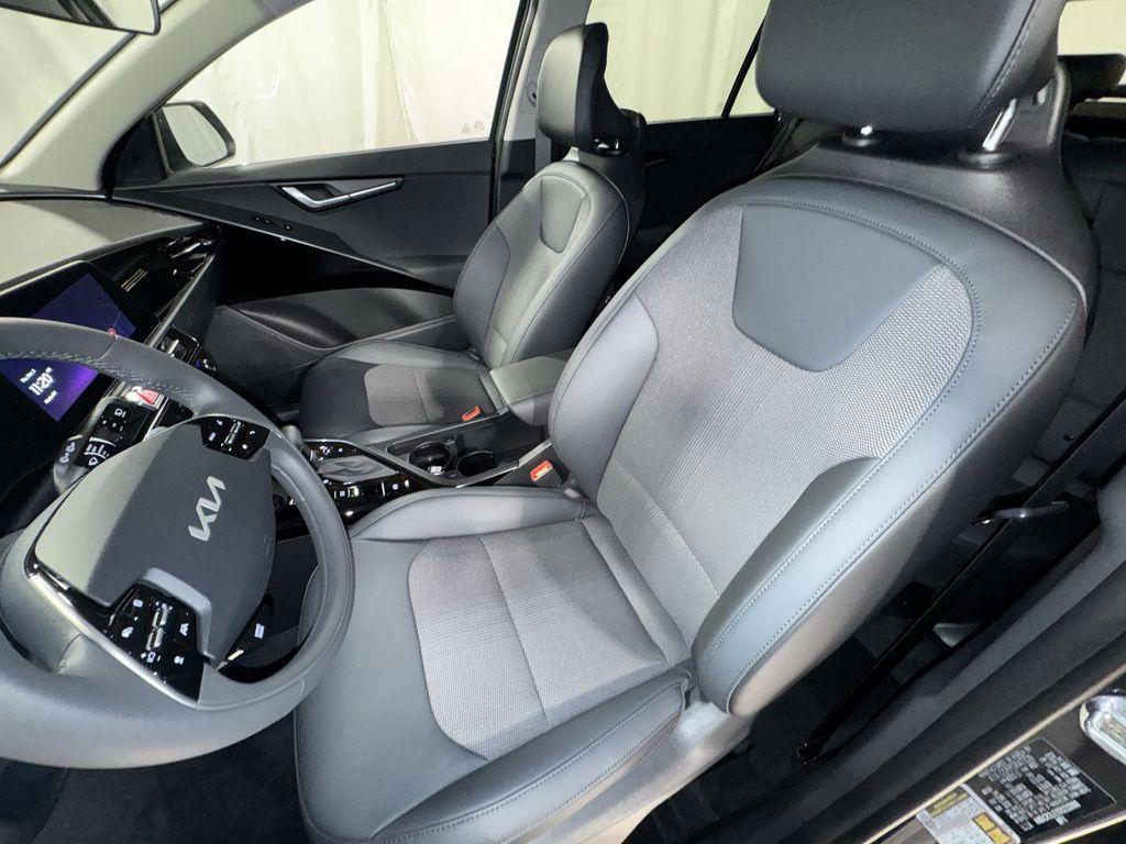 new 2025 Kia Niro car, priced at $29,695