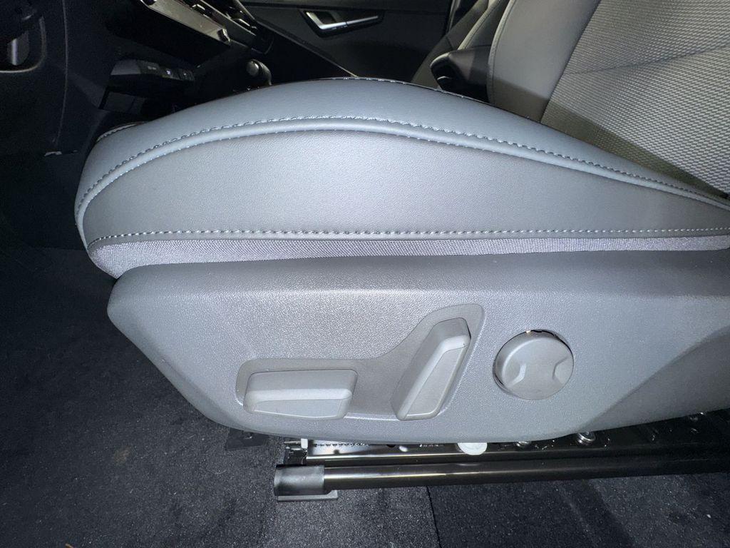 new 2025 Kia Niro car, priced at $29,695