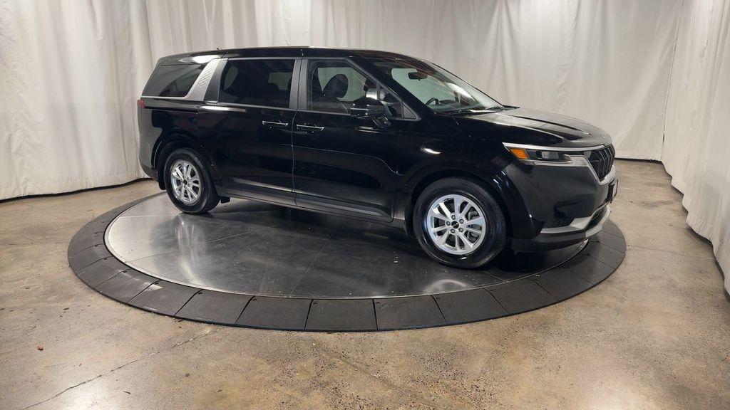 used 2024 Kia Carnival car, priced at $34,766