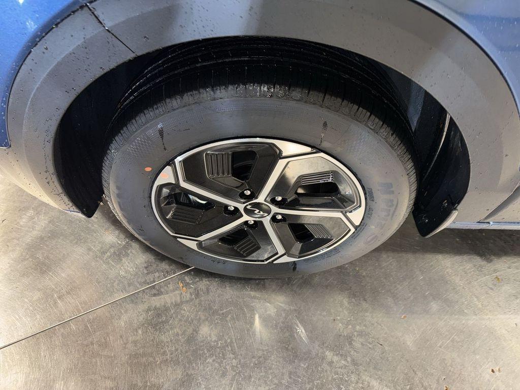 new 2025 Kia Niro car, priced at $29,892
