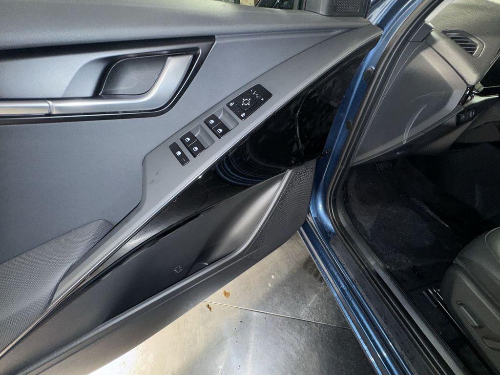 new 2025 Kia Niro car, priced at $29,892