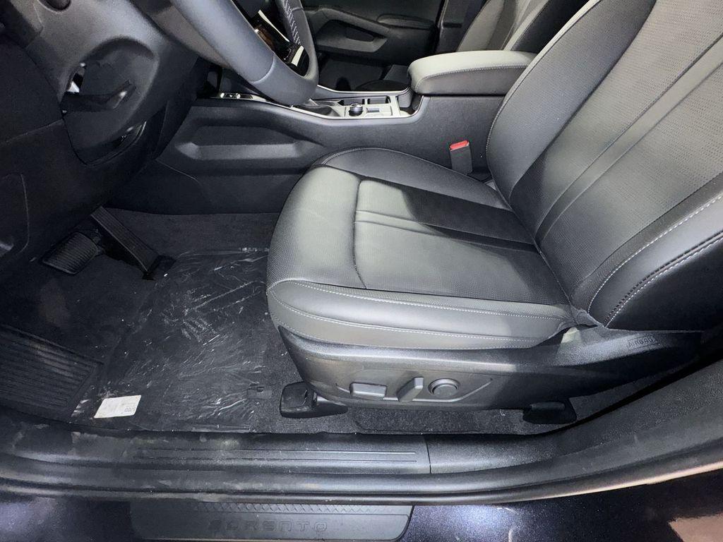 new 2025 Kia Sorento car, priced at $40,546