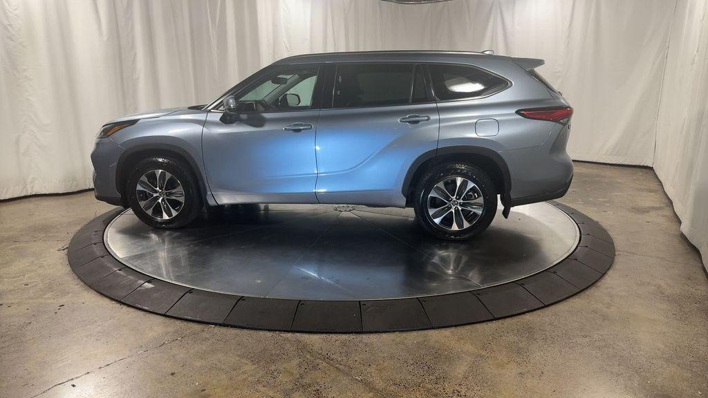 used 2021 Toyota Highlander car, priced at $26,684