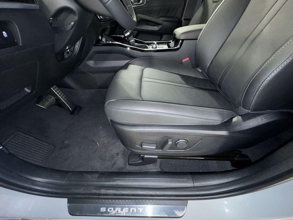 new 2025 Kia Sorento car, priced at $43,529