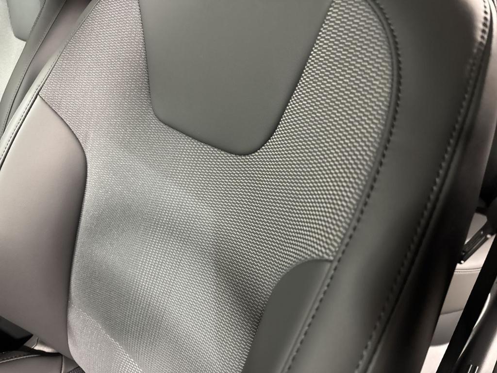 new 2025 Kia Niro Plug-In Hybrid car, priced at $36,021