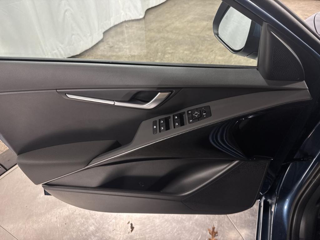 new 2025 Kia Niro Plug-In Hybrid car, priced at $36,021
