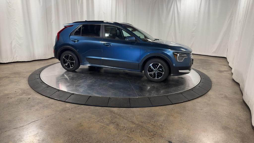 new 2025 Kia Niro Plug-In Hybrid car, priced at $36,021