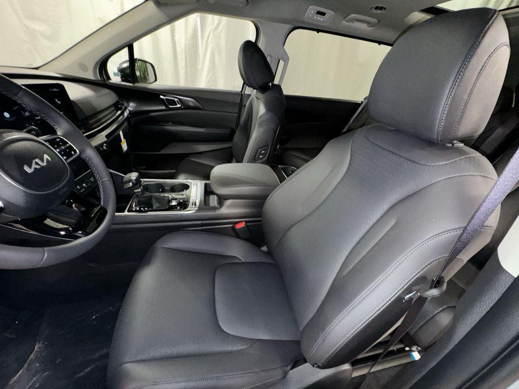 new 2025 Kia Carnival car, priced at $47,912