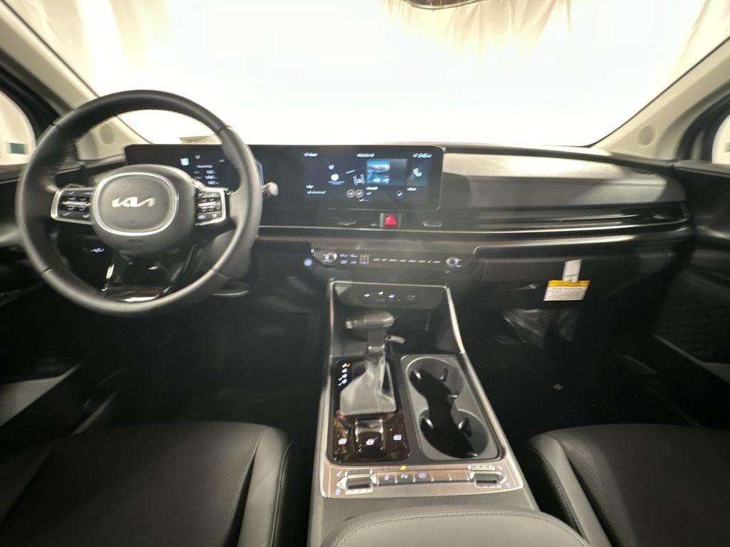 new 2025 Kia Carnival car, priced at $47,912
