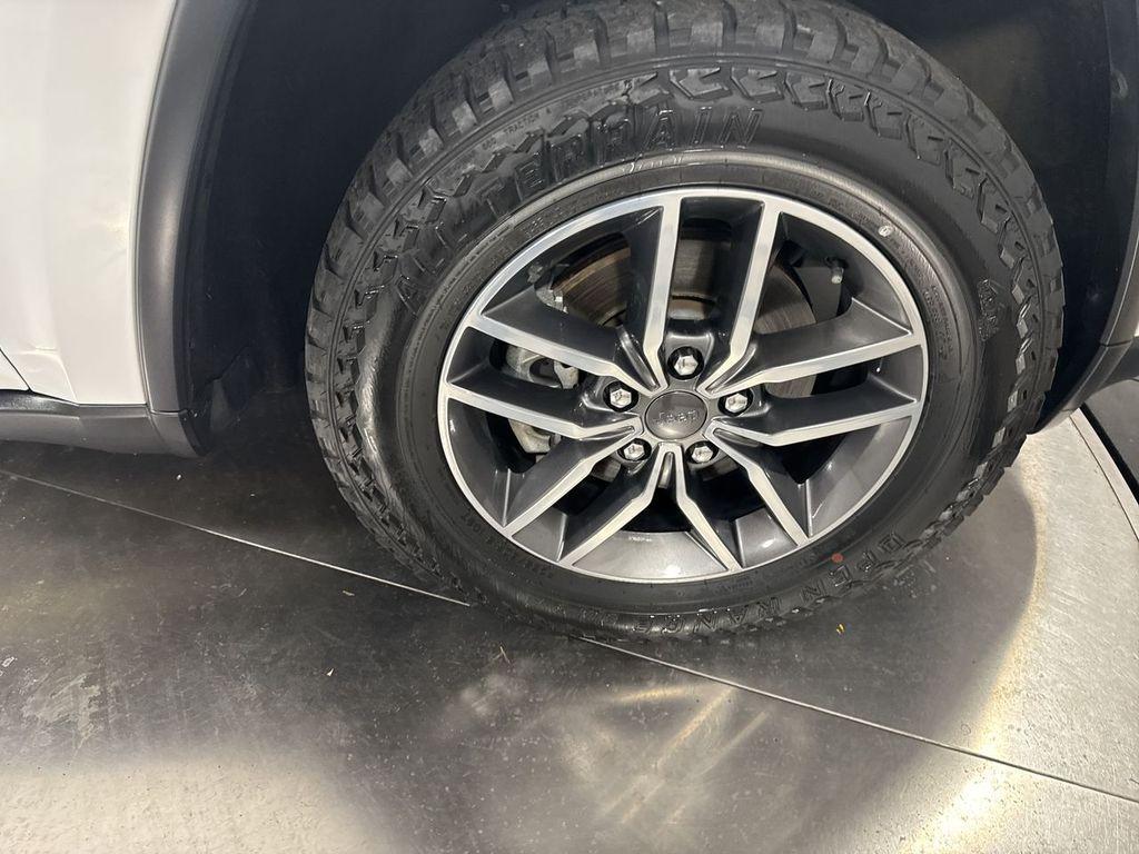 used 2017 Jeep Grand Cherokee car, priced at $15,885