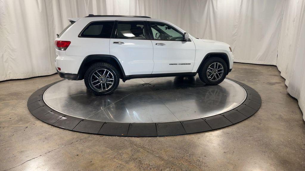 used 2017 Jeep Grand Cherokee car, priced at $15,885