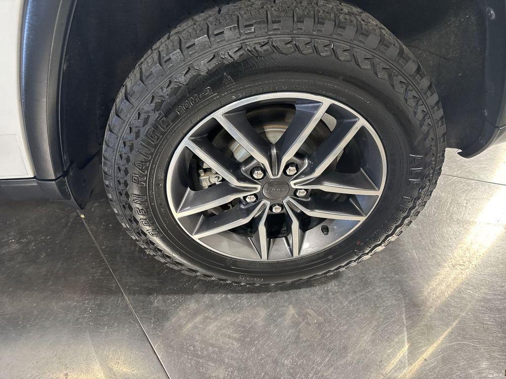 used 2017 Jeep Grand Cherokee car, priced at $15,885