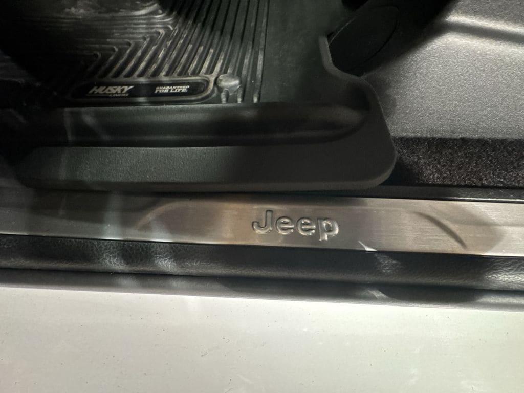 used 2017 Jeep Grand Cherokee car, priced at $15,885