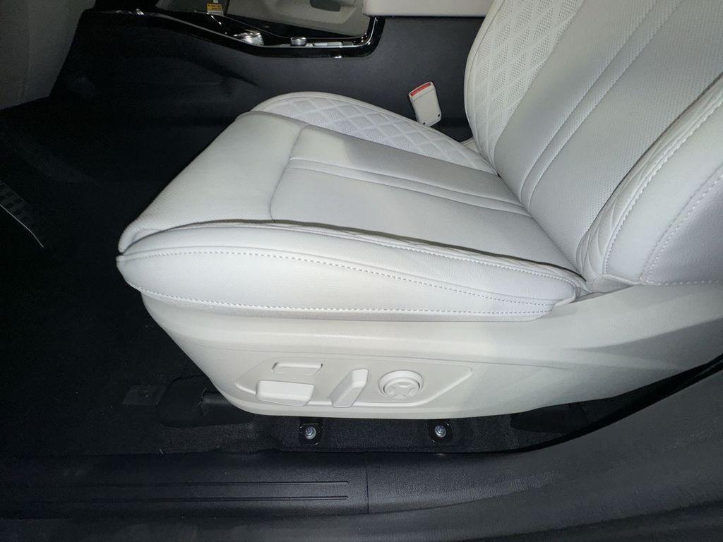 new 2025 Kia Sorento Hybrid car, priced at $47,682