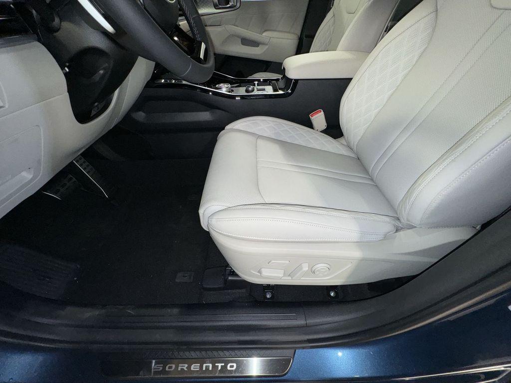 new 2025 Kia Sorento Hybrid car, priced at $47,682