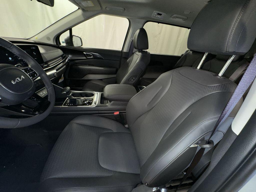 new 2025 Kia Carnival car, priced at $47,884