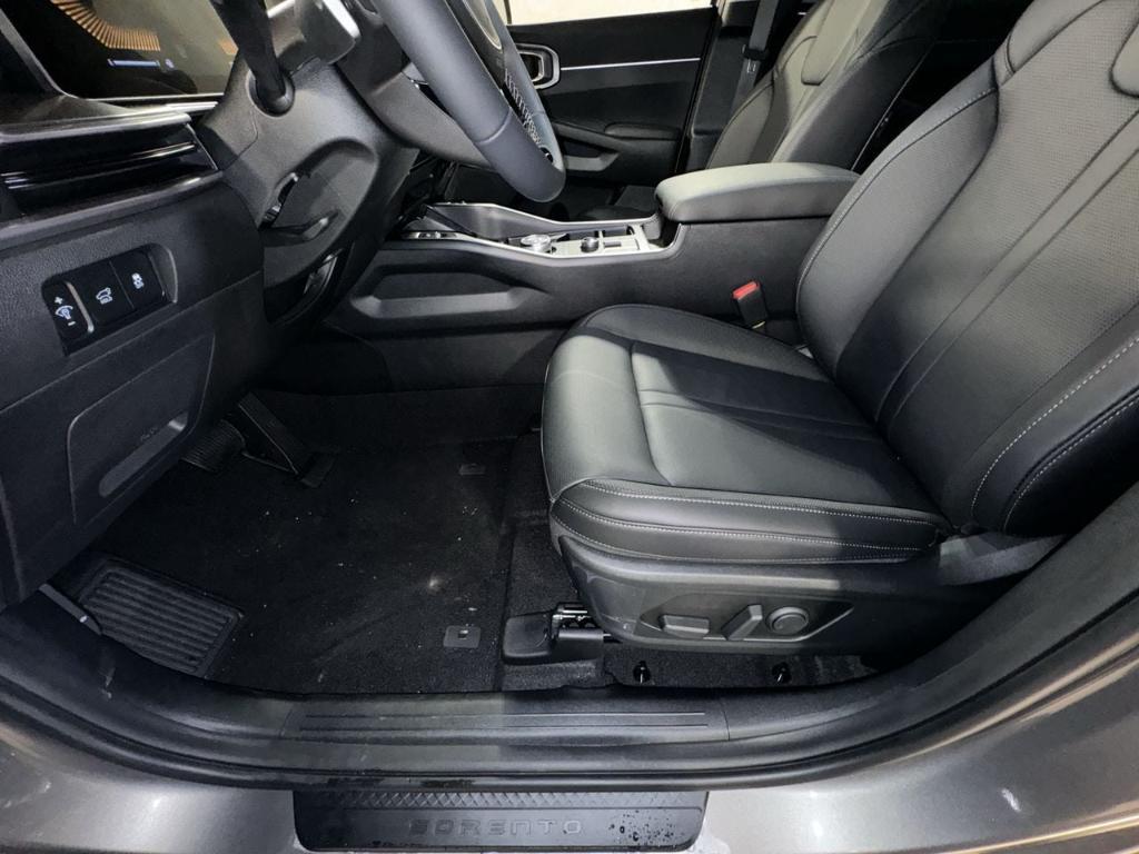 new 2025 Kia Sorento Hybrid car, priced at $40,071