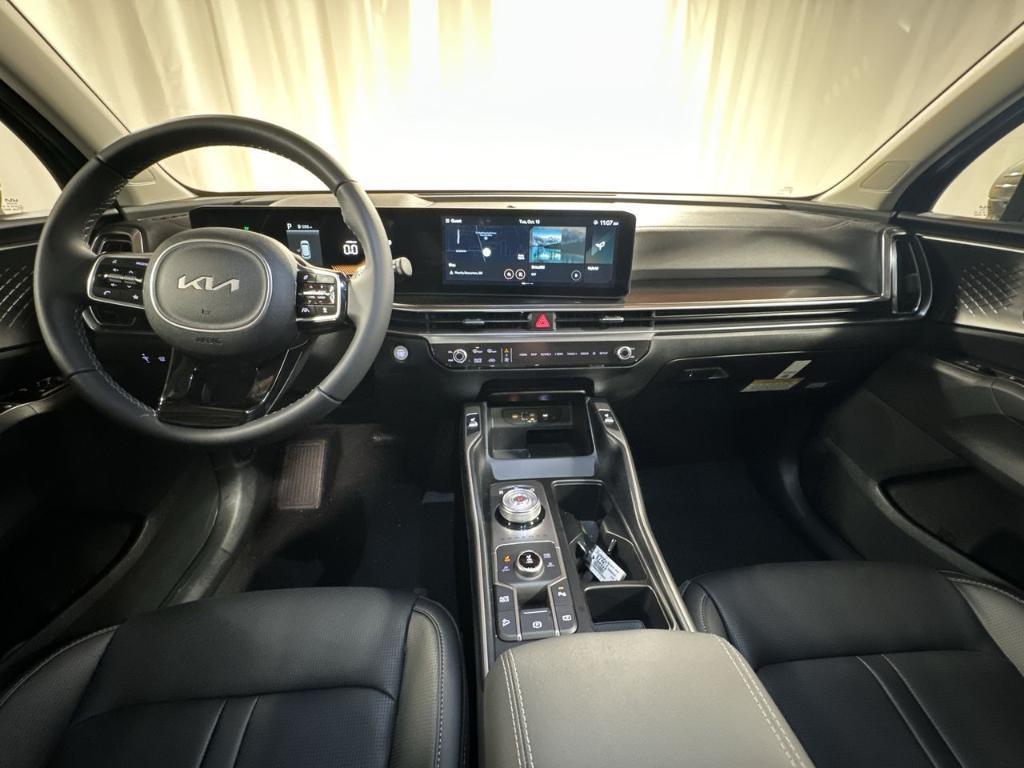 new 2025 Kia Sorento Hybrid car, priced at $42,684
