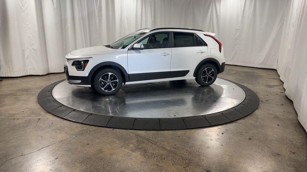 new 2025 Kia Niro car, priced at $30,267
