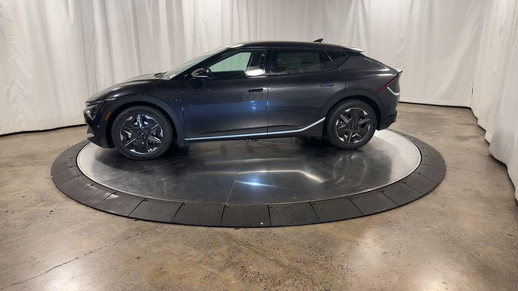 new 2025 Kia EV6 car, priced at $47,928
