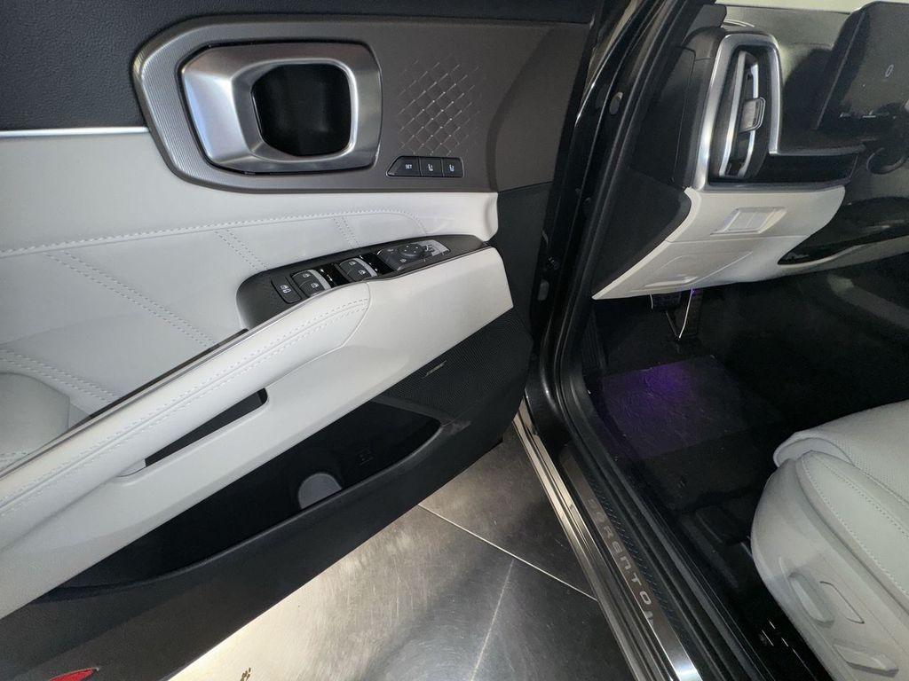 new 2025 Kia Sorento Hybrid car, priced at $47,195